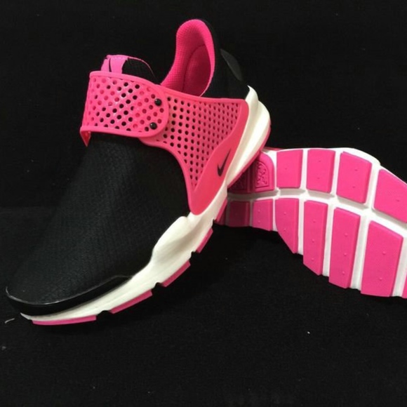 Nike Shoes - Womens/Girls Nike Sock Dart (Size 7y/8.5w)